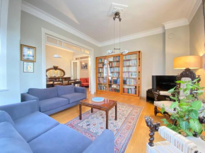 Authentic Flat with Central Location, Balcony and Bosphorus View in Beyoglu